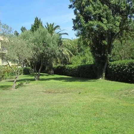 T2 Avec Terrasse Et Parking Au Calme, - Fr-1-251-766 Le Lavandou